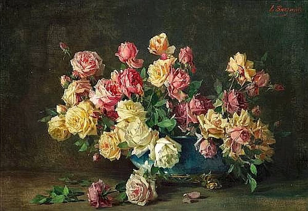 Una natura morta con rose rosa, gialle e bianche in un vaso blu